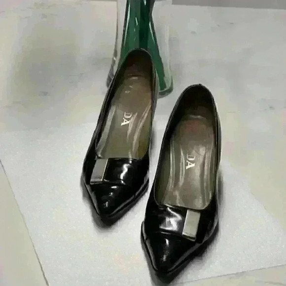 PRADA Black Leather Shoes with Point Toes and Chunky Heel - Picture 2 of 14